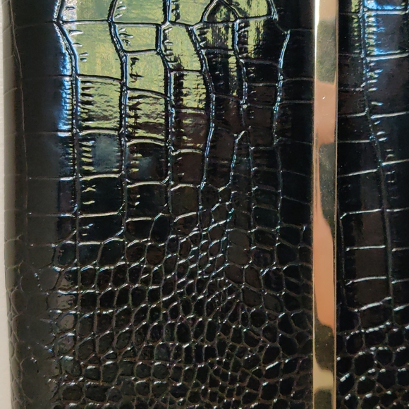 Forever 21 Shoulder bag /clutch with gold chain. Black crocodile skin texture - Picture 2 of 6